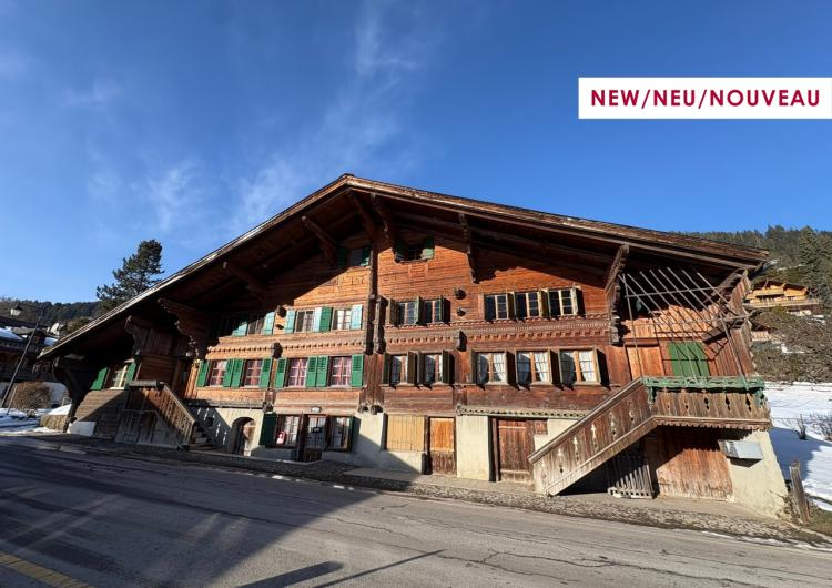 Demi-chalet à rénover avec grande grange