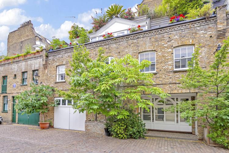 Maison de mews élégante et contemporaine avec terrasse sur le toit à South Kensington